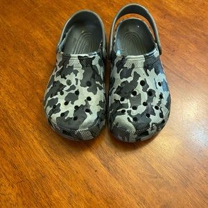 Crocs -grey camo, boys size 3.